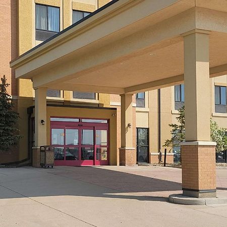 Comfort Inn & Suites Watford City Exterior photo