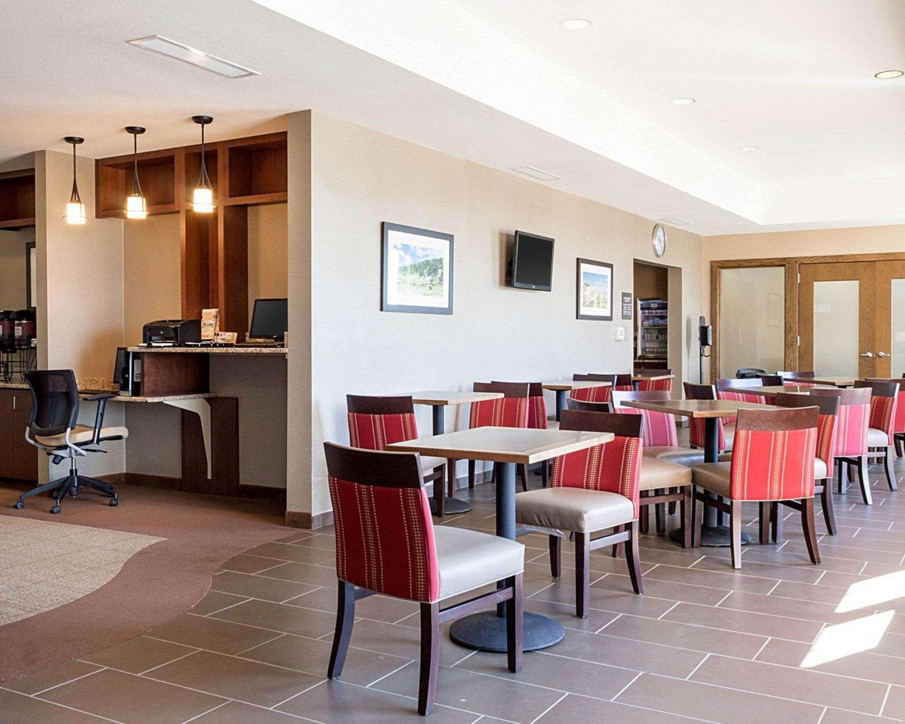 Comfort Inn & Suites Watford City Exterior photo