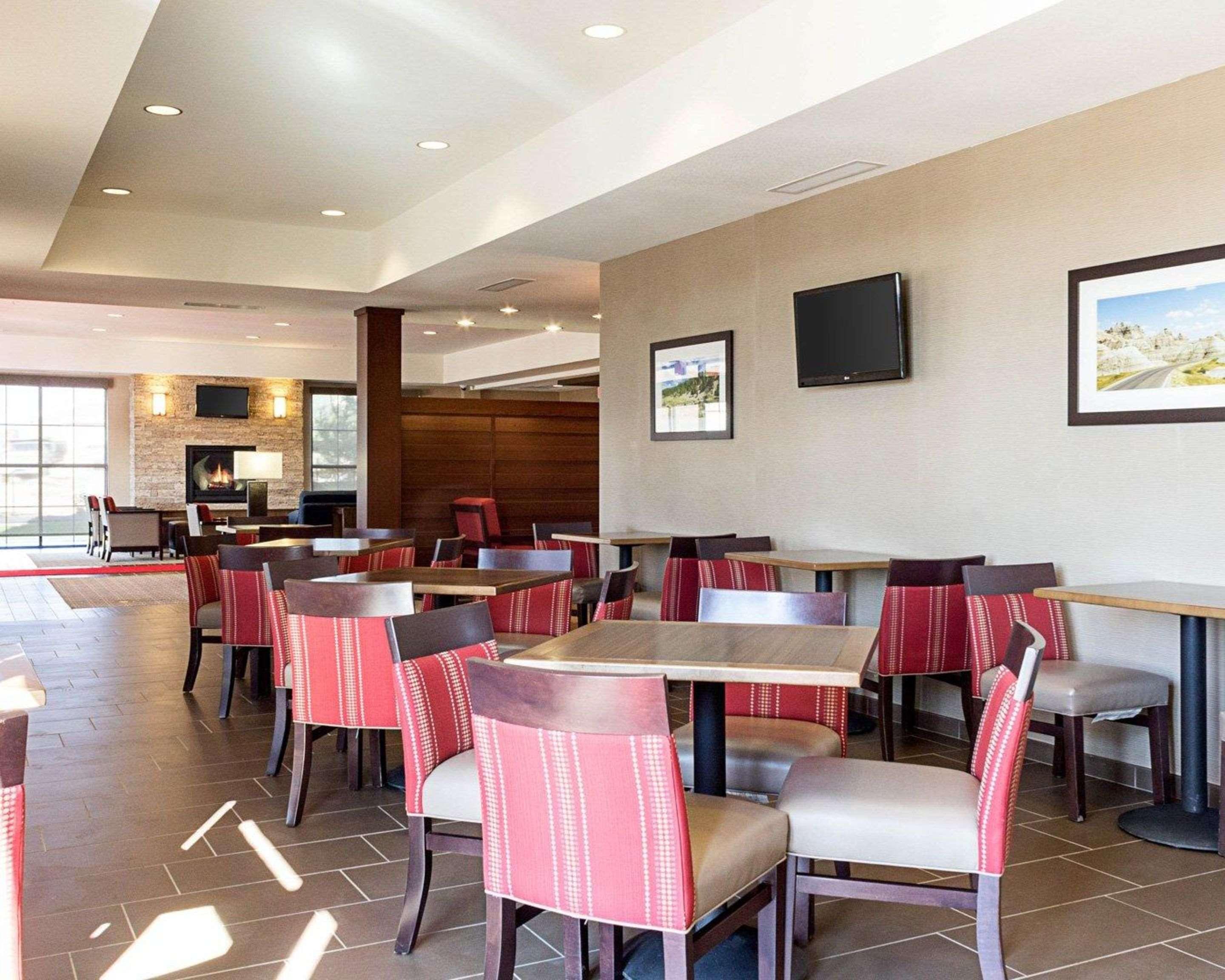 Comfort Inn & Suites Watford City Exterior photo