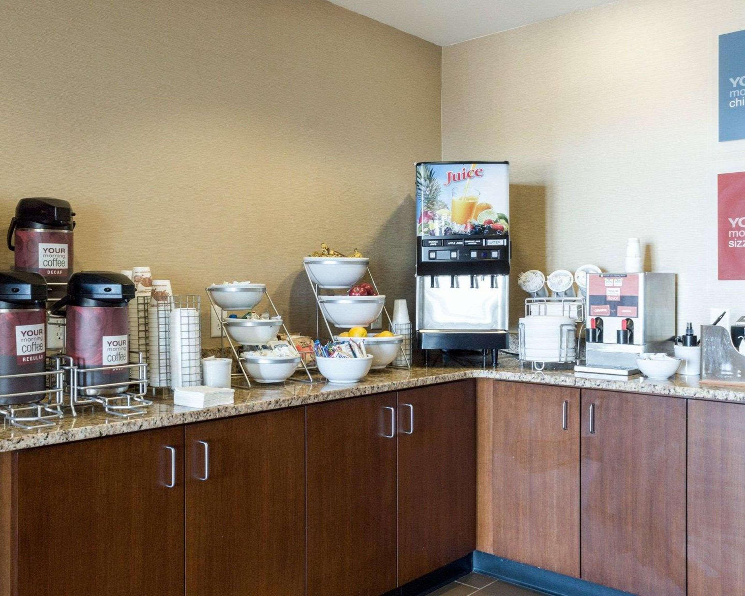 Comfort Inn & Suites Watford City Exterior photo