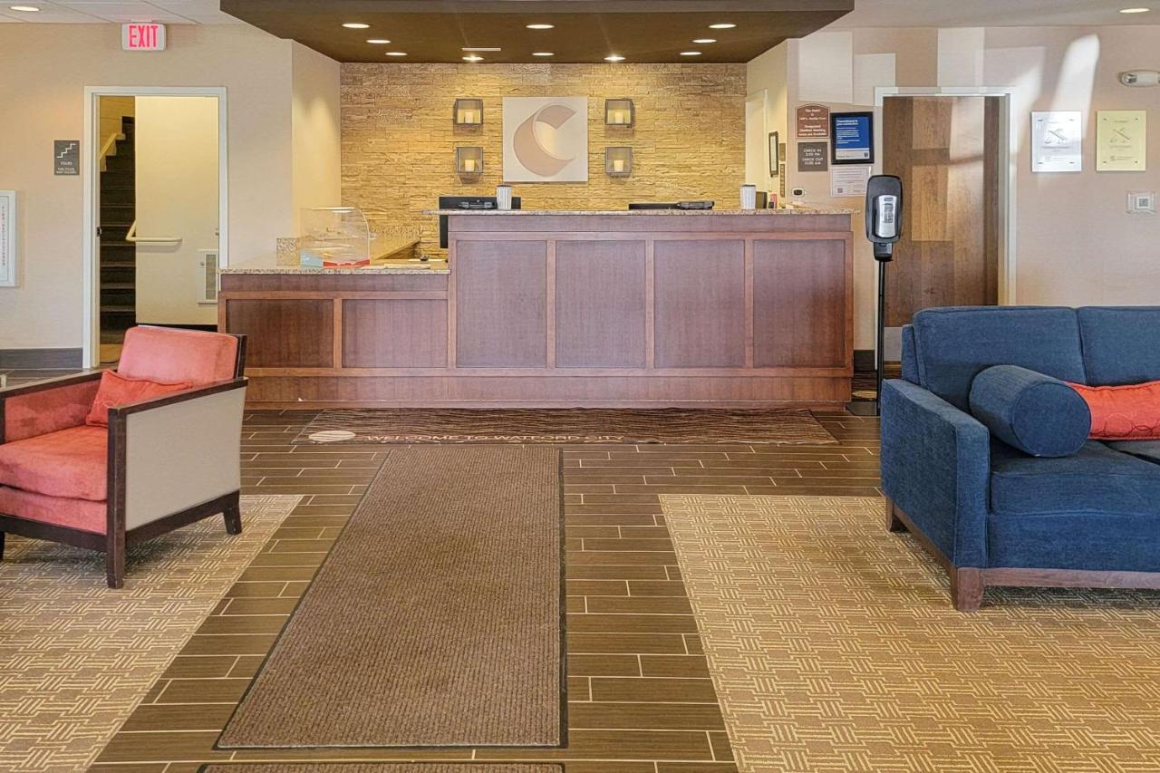 Comfort Inn & Suites Watford City Exterior photo