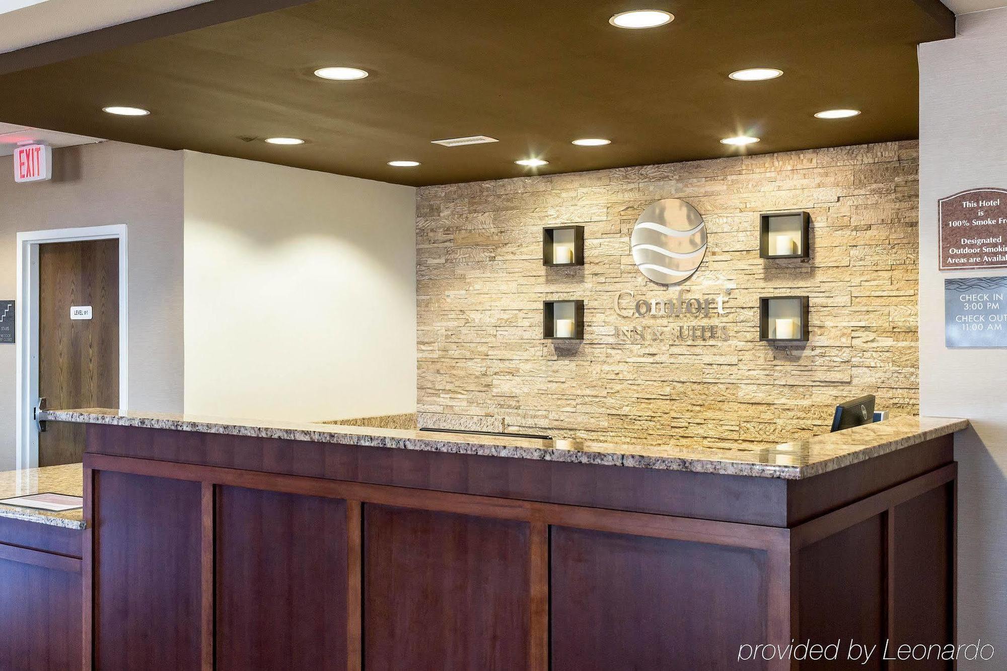 Comfort Inn & Suites Watford City Exterior photo