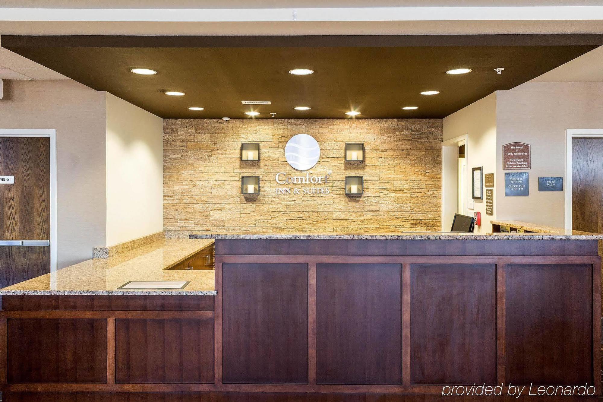 Comfort Inn & Suites Watford City Exterior photo