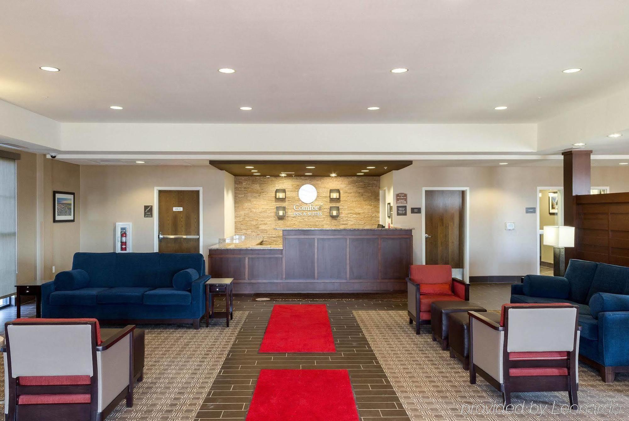 Comfort Inn & Suites Watford City Exterior photo