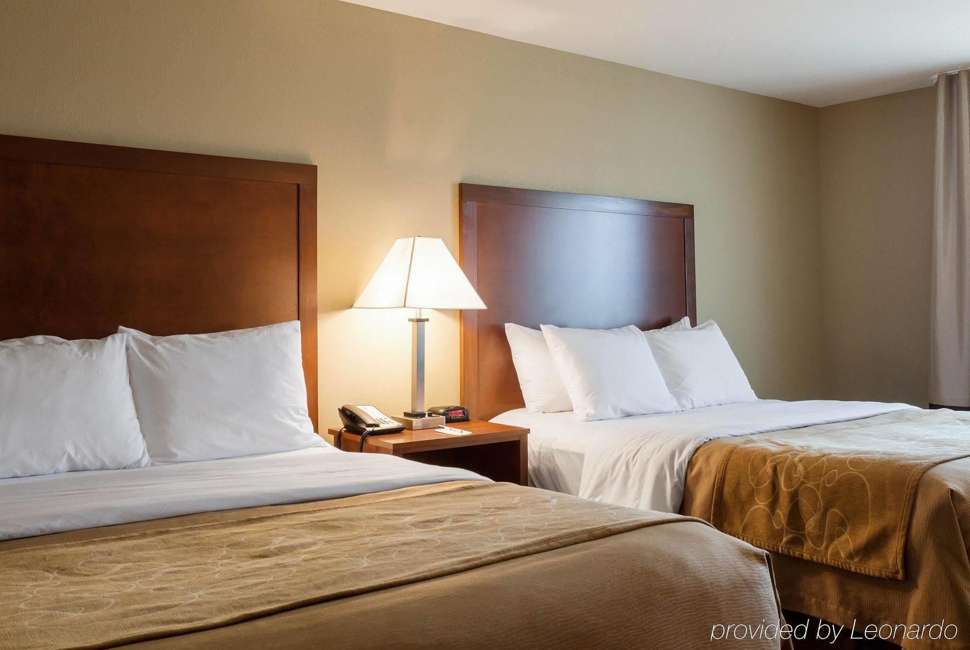 Comfort Inn & Suites Watford City Exterior photo