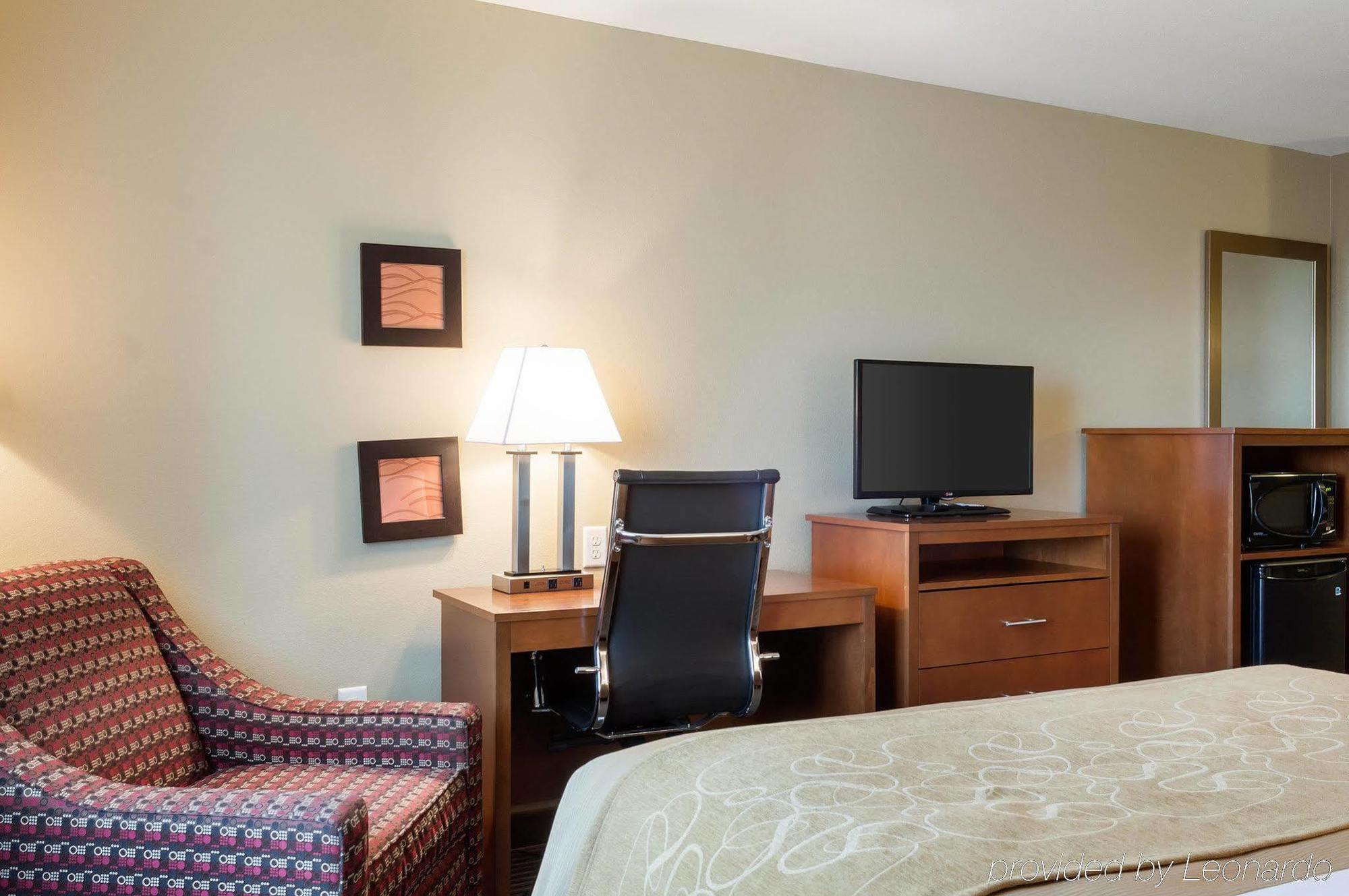 Comfort Inn & Suites Watford City Exterior photo