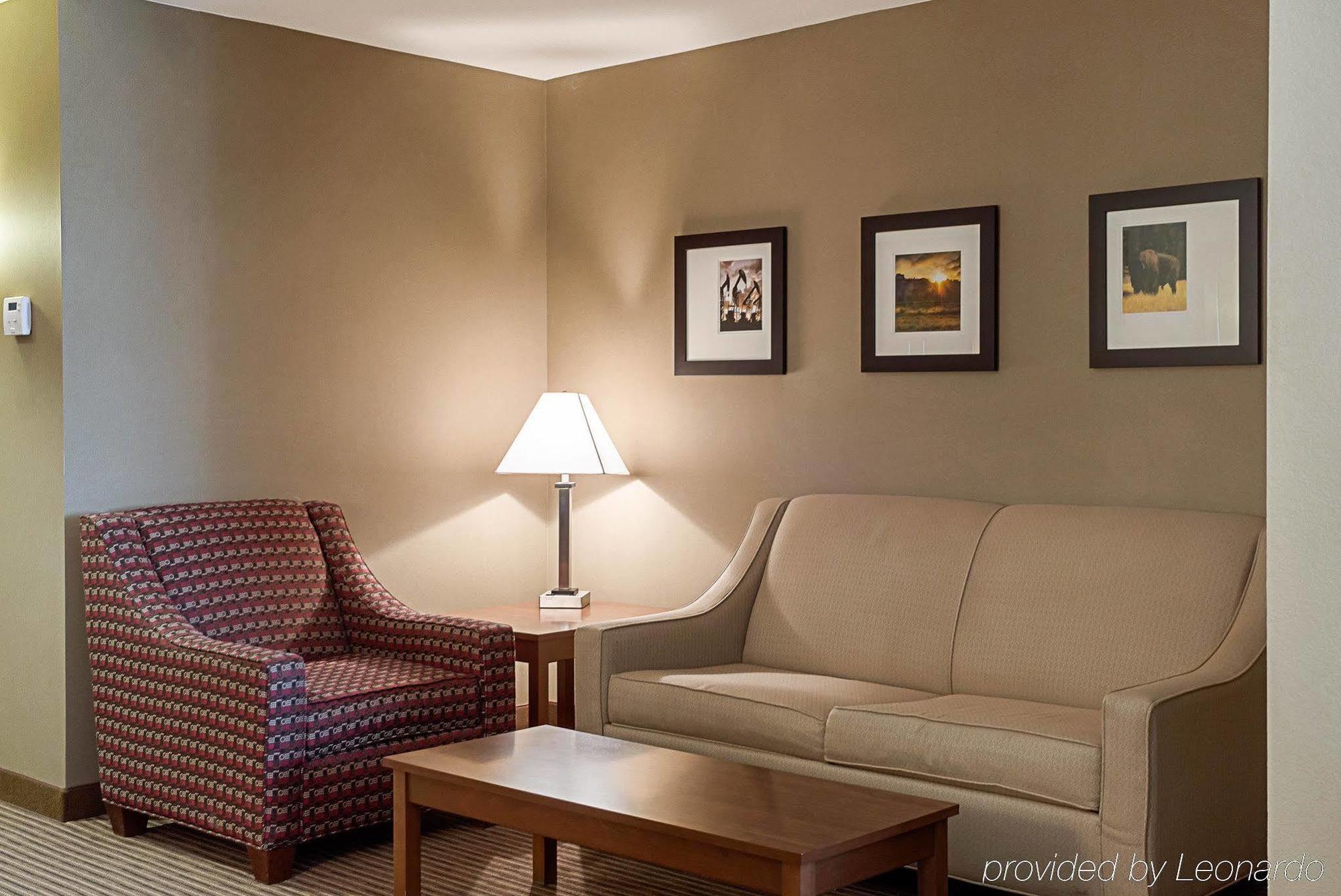 Comfort Inn & Suites Watford City Exterior photo