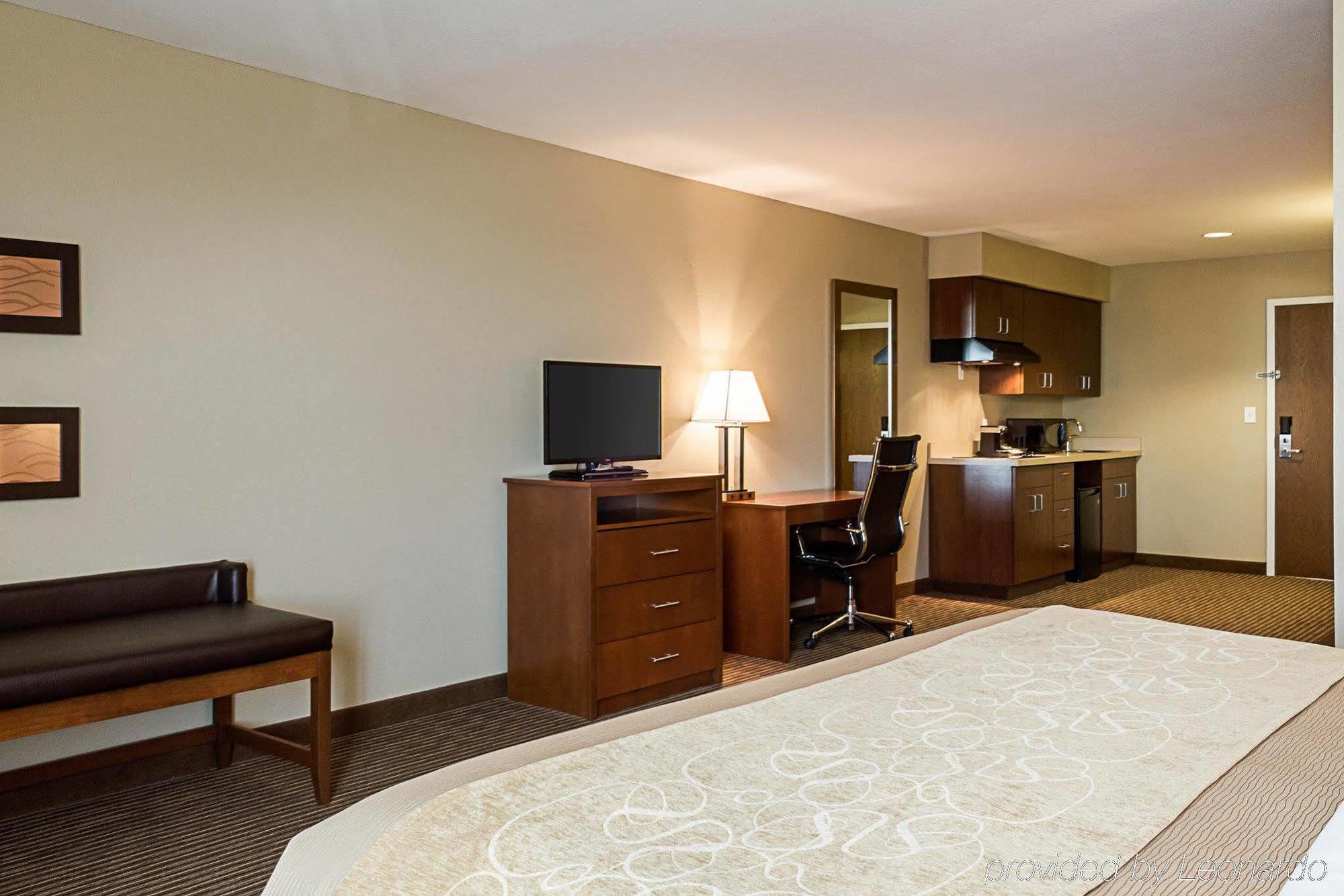 Comfort Inn & Suites Watford City Exterior photo