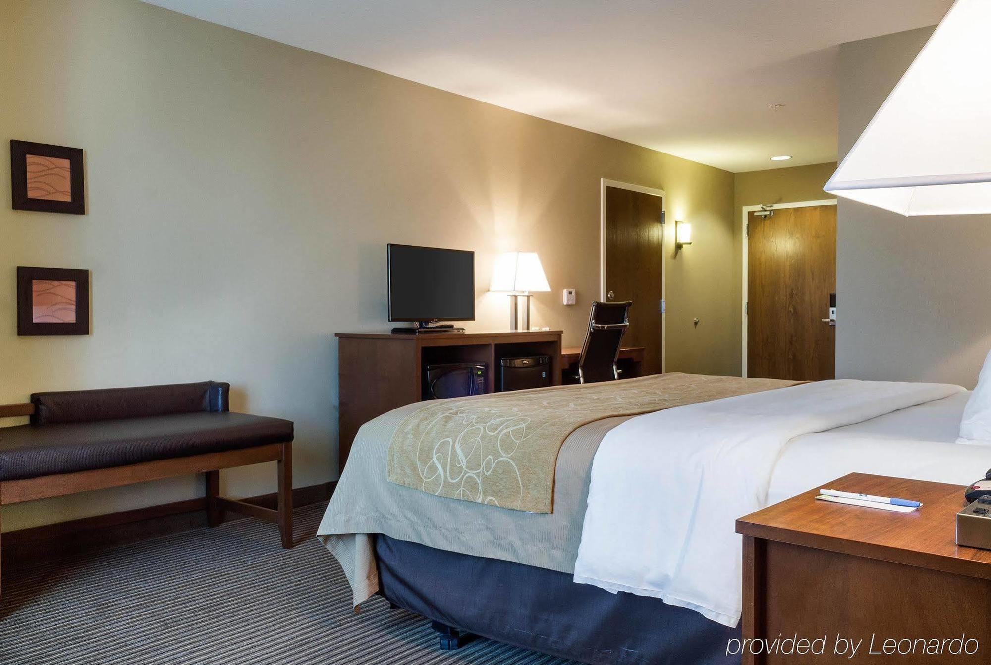 Comfort Inn & Suites Watford City Exterior photo